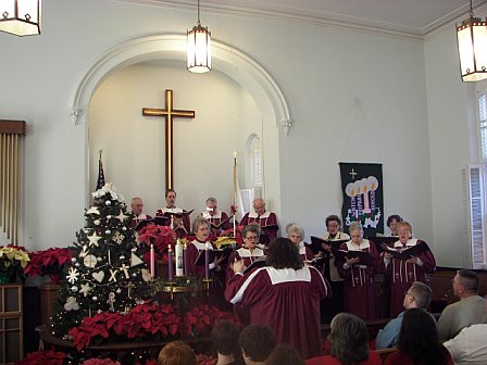 Asbury Christmas choir announces the birth of Jesus in song